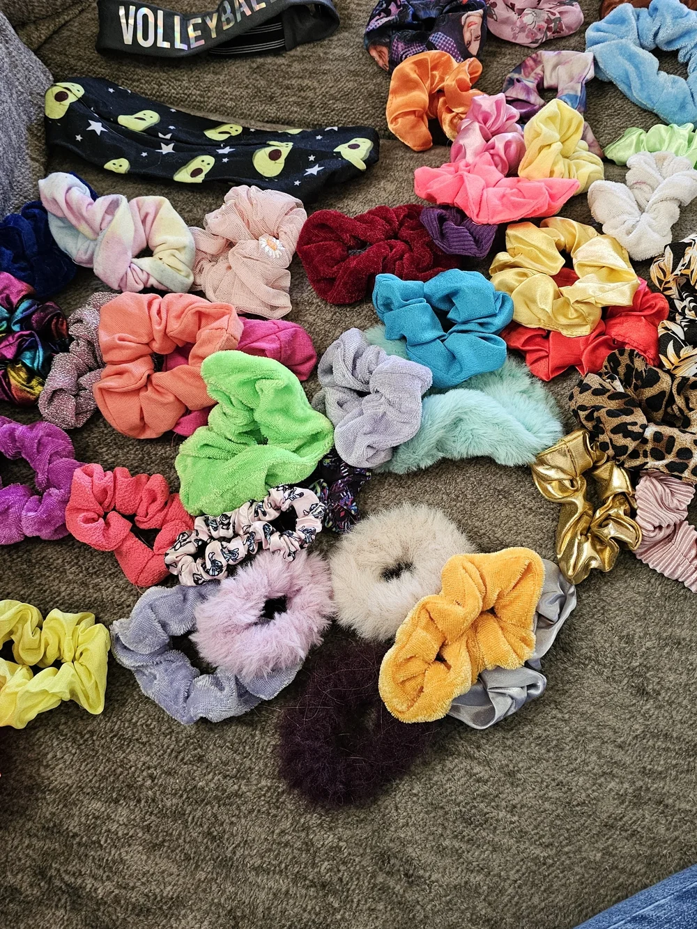 Assorted Large Hair Bows, Scunchies, Clips And Headbands